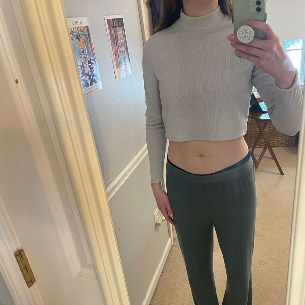 H&M silver sparkly Ribbed mock kneck Top